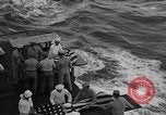 Immagine di Massa cerimonia funebre Oceano Pacifico, 1945, secondo 16 filmato di repertorio 65675055313