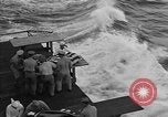 Immagine di Massa cerimonia funebre Oceano Pacifico, 1945, secondo 19 filmato di repertorio 65675055313