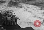 Immagine di Massa cerimonia funebre Oceano Pacifico, 1945, secondo 23 filmato di repertorio 65675055313