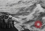 Immagine di Massa cerimonia funebre Oceano Pacifico, 1945, secondo 25 filmato di repertorio 65675055313