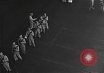 Immagine di Massa cerimonia funebre Oceano Pacifico, 1945, secondo 29 filmato di repertorio 65675055313