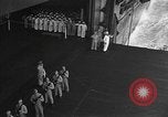 Immagine di Massa cerimonia funebre Oceano Pacifico, 1945, secondo 53 filmato di repertorio 65675055313