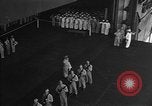 Immagine di Massa cerimonia funebre Oceano Pacifico, 1945, secondo 56 filmato di repertorio 65675055313