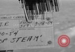 Standbild Cockpit des F7U auf Katapult Pazifik, 1954, aus Sekunde 1 historischem Filmmaterial Videoclip 65675055314