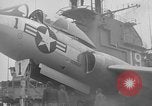 Standbild Cockpit des F7U auf Katapult Pazifik, 1954, aus Sekunde 11 historischem Filmmaterial Videoclip 65675055314