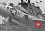 Standbild Cockpit des F7U auf Katapult Pazifik, 1954, aus Sekunde 12 historischem Filmmaterial Videoclip 65675055314