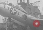 Standbild Cockpit des F7U auf Katapult Pazifik, 1954, aus Sekunde 15 historischem Filmmaterial Videoclip 65675055314