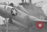 Standbild Cockpit des F7U auf Katapult Pazifik, 1954, aus Sekunde 18 historischem Filmmaterial Videoclip 65675055314