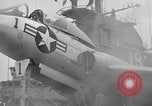 Standbild Cockpit des F7U auf Katapult Pazifik, 1954, aus Sekunde 20 historischem Filmmaterial Videoclip 65675055314