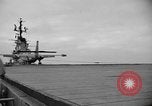 Standbild AJ Savage Flugzeuge landen auf USS Hancock Pazifik, 1954, aus Sekunde 18 historischem Filmmaterial Videoclip 65675055317
