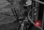 Image USS Mattaponi AO-41 huileur refueling CVA-19 du golfe du Tonkin, 1965, de la seconde 25 séquences d'archives historiques vidéo 65675055331