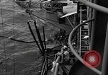 Image USS Mattaponi AO-41 huileur refueling CVA-19 du golfe du Tonkin, 1965, de la seconde 26 séquences d'archives historiques vidéo 65675055331