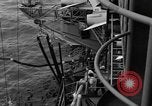 Image USS Mattaponi AO-41 huileur refueling CVA-19 du golfe du Tonkin, 1965, de la seconde 29 séquences d'archives historiques vidéo 65675055331