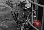 Image USS Mattaponi AO-41 huileur refueling CVA-19 du golfe du Tonkin, 1965, de la seconde 30 séquences d'archives historiques vidéo 65675055331