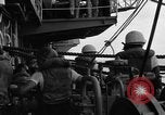 Image USS Mattaponi AO-41 huileur refueling CVA-19 du golfe du Tonkin, 1965, de la seconde 33 séquences d'archives historiques vidéo 65675055331