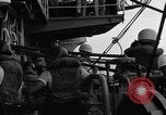 Image USS Mattaponi AO-41 huileur refueling CVA-19 du golfe du Tonkin, 1965, de la seconde 34 séquences d'archives historiques vidéo 65675055331