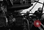 Image USS Mattaponi AO-41 huileur refueling CVA-19 du golfe du Tonkin, 1965, de la seconde 36 séquences d'archives historiques vidéo 65675055331
