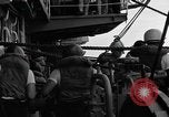 Image USS Mattaponi AO-41 huileur refueling CVA-19 du golfe du Tonkin, 1965, de la seconde 37 séquences d'archives historiques vidéo 65675055331