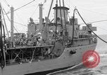 Image USS Mattaponi AO-41 huileur refueling CVA-19 du golfe du Tonkin, 1965, de la seconde 49 séquences d'archives historiques vidéo 65675055331
