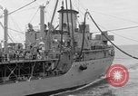 Image USS Mattaponi AO-41 huileur refueling CVA-19 du golfe du Tonkin, 1965, de la seconde 50 séquences d'archives historiques vidéo 65675055331