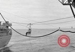 Image USS Mattaponi AO-41 huileur refueling CVA-19 du golfe du Tonkin, 1965, de la seconde 61 séquences d'archives historiques vidéo 65675055331