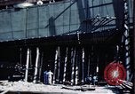 Standbild Start der USS Hancock (CV-19) bei Fore River Werft Massachusetts Quincy Massachusetts USA, 1944, aus Sekunde 29 historischem Filmmaterial Videoclip 65675055341