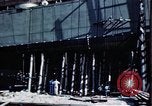 Standbild Start der USS Hancock (CV-19) bei Fore River Werft Massachusetts Quincy Massachusetts USA, 1944, aus Sekunde 30 historischem Filmmaterial Videoclip 65675055341