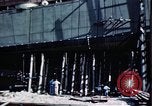 Standbild Start der USS Hancock (CV-19) bei Fore River Werft Massachusetts Quincy Massachusetts USA, 1944, aus Sekunde 33 historischem Filmmaterial Videoclip 65675055341