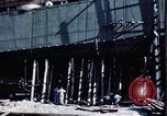 Standbild Start der USS Hancock (CV-19) bei Fore River Werft Massachusetts Quincy Massachusetts USA, 1944, aus Sekunde 40 historischem Filmmaterial Videoclip 65675055341