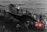Standbild zerstört TBM Avenger Flugzeuge Pazifik, 1944, aus Sekunde 7 historischem Filmmaterial Videoclip 65675055343