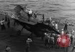 Standbild zerstört TBM Avenger Flugzeuge Pazifik, 1944, aus Sekunde 8 historischem Filmmaterial Videoclip 65675055343