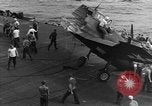 Standbild zerstört TBM Avenger Flugzeuge Pazifik, 1944, aus Sekunde 13 historischem Filmmaterial Videoclip 65675055343