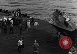 Standbild zerstört TBM Avenger Flugzeuge Pazifik, 1944, aus Sekunde 17 historischem Filmmaterial Videoclip 65675055343