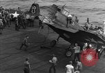 Standbild zerstört TBM Avenger Flugzeuge Pazifik, 1944, aus Sekunde 26 historischem Filmmaterial Videoclip 65675055343