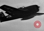 Standbild USA F6F Hellcat Flugzeuge Pazifik, 1944, aus Sekunde 29 historischem Filmmaterial Videoclip 65675055344