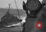 Standbild USS Spence Pazifischer Ozean, 1944, aus Sekunde 25 historischem Filmmaterial Videoclip 65675055347