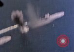 Standbild Flugzeuge aus USS Cowpens (CVL-25) Angriff japanischer Kreuzer Naka Pacific Theater, 1944, aus Sekunde 15 historischem Filmmaterial Videoclip 65675055351