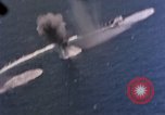 Standbild Flugzeuge aus USS Cowpens (CVL-25) Angriff japanischer Kreuzer Naka Pacific Theater, 1944, aus Sekunde 16 historischem Filmmaterial Videoclip 65675055351