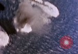 Standbild Flugzeuge aus USS Cowpens (CVL-25) Angriff japanischer Kreuzer Naka Pacific Theater, 1944, aus Sekunde 43 historischem Filmmaterial Videoclip 65675055351