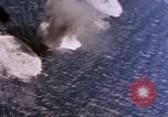 Standbild Flugzeuge aus USS Cowpens (CVL-25) Angriff japanischer Kreuzer Naka Pacific Theater, 1944, aus Sekunde 45 historischem Filmmaterial Videoclip 65675055351