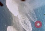 Standbild Flugzeuge aus USS Cowpens (CVL-25) Angriff japanischer Kreuzer Naka Pacific Theater, 1944, aus Sekunde 54 historischem Filmmaterial Videoclip 65675055351