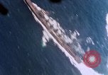 Standbild Flugzeuge aus USS Cowpens (CVL-25) Angriff japanischer Kreuzer Naka Pacific Theater, 1944, aus Sekunde 55 historischem Filmmaterial Videoclip 65675055351