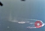 Standbild Flugzeuge aus USS Cowpens (CVL-25) Angriff japanischer Kreuzer Naka Pacific Theater, 1944, aus Sekunde 61 historischem Filmmaterial Videoclip 65675055351