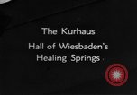 Standbild Heilquelle Kurort in Wiesbaden 1930er Jahre Wiesbaden Deutschland, 1937, aus Sekunde 1 historischem Filmmaterial Videoclip 65675055447