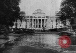 Standbild Heilquelle Kurort in Wiesbaden 1930er Jahre Wiesbaden Deutschland, 1937, aus Sekunde 9 historischem Filmmaterial Videoclip 65675055447