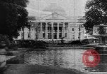 Standbild Heilquelle Kurort in Wiesbaden 1930er Jahre Wiesbaden Deutschland, 1937, aus Sekunde 10 historischem Filmmaterial Videoclip 65675055447