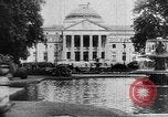 Standbild Heilquelle Kurort in Wiesbaden 1930er Jahre Wiesbaden Deutschland, 1937, aus Sekunde 13 historischem Filmmaterial Videoclip 65675055447