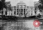 Standbild Heilquelle Kurort in Wiesbaden 1930er Jahre Wiesbaden Deutschland, 1937, aus Sekunde 19 historischem Filmmaterial Videoclip 65675055447