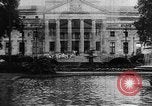 Standbild Heilquelle Kurort in Wiesbaden 1930er Jahre Wiesbaden Deutschland, 1937, aus Sekunde 20 historischem Filmmaterial Videoclip 65675055447