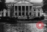 Standbild Heilquelle Kurort in Wiesbaden 1930er Jahre Wiesbaden Deutschland, 1937, aus Sekunde 21 historischem Filmmaterial Videoclip 65675055447